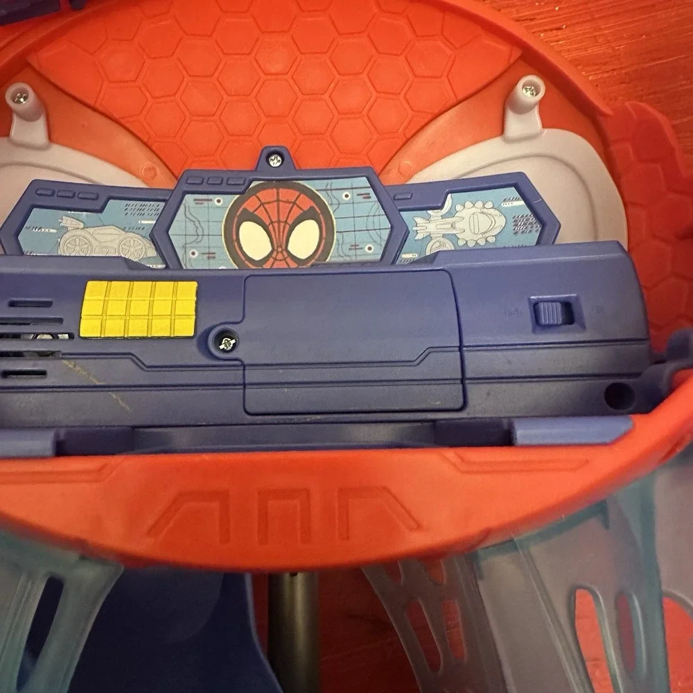 Marvel Spidey And His Amazing Friends Web Crawler HQ Playset W/ 4 Figures w/ Car